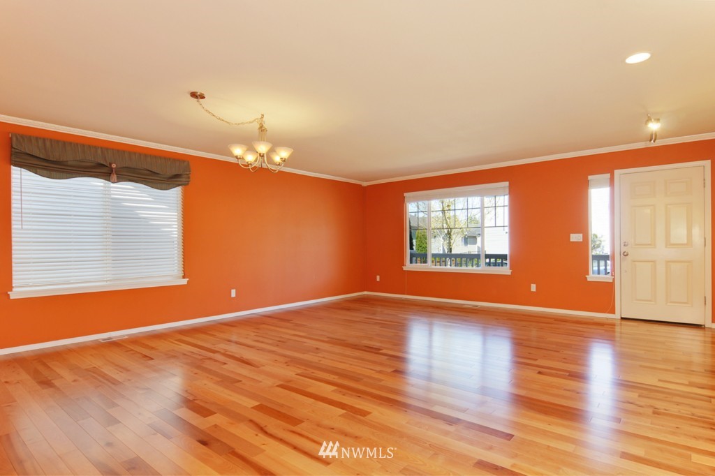 2526 Stafford Way Bothell, WA 98012 - Photo 2 of 11