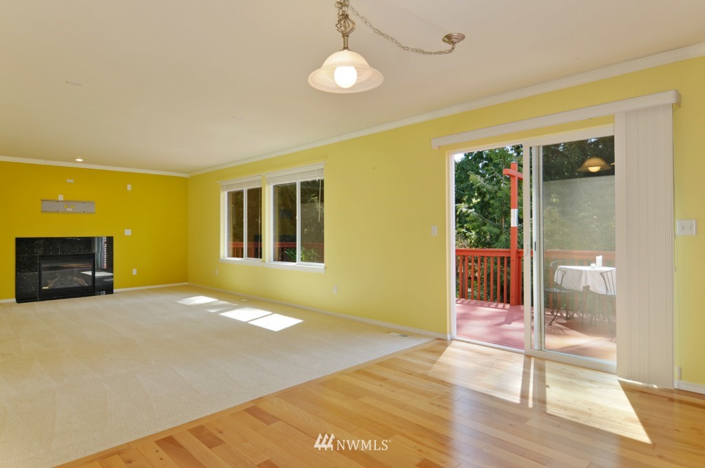 2526 Stafford Way Bothell, WA 98012 - Photo 3 of 11