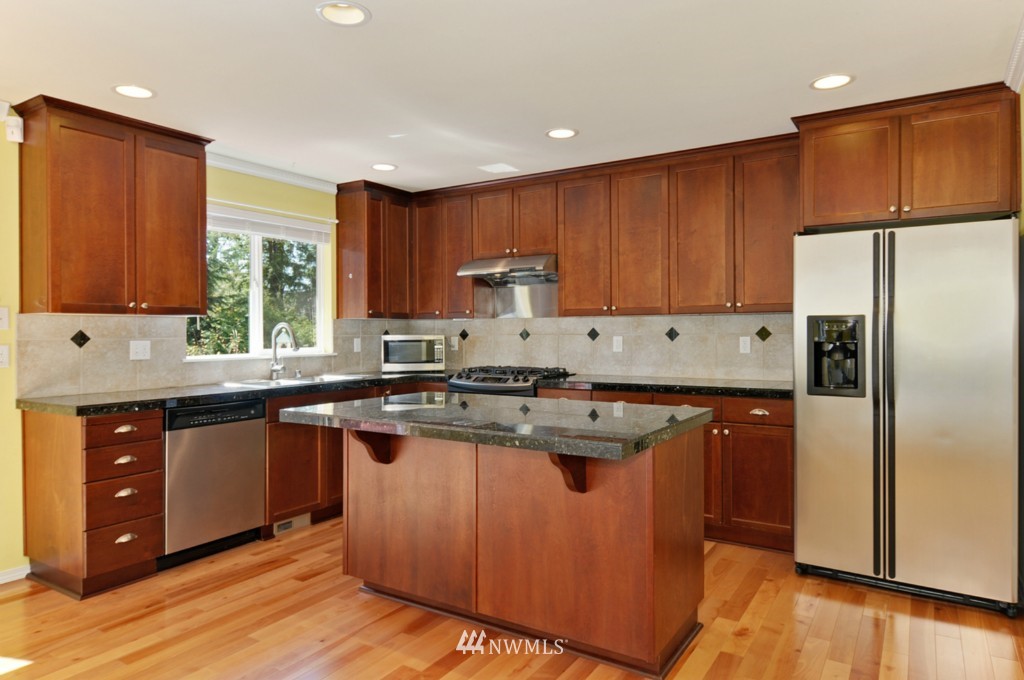 2526 Stafford Way Bothell, WA 98012 - Photo 4 of 11
