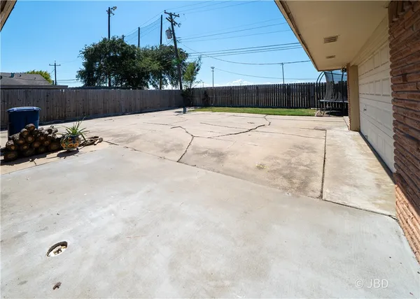 a house view with a outdoor space