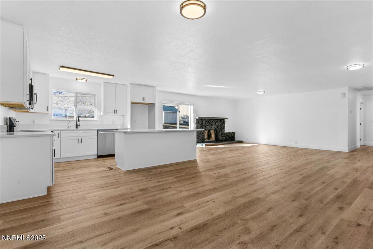 10655 Silver Spur Drive Reno, NV 89508 - Photo 9 of 34 a view of kitchen with wooden floor