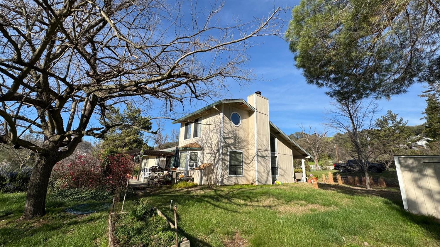 6705 Ravine Court Newcastle, CA 95658 - Photo 2 of 15 a view of a building with a yard
