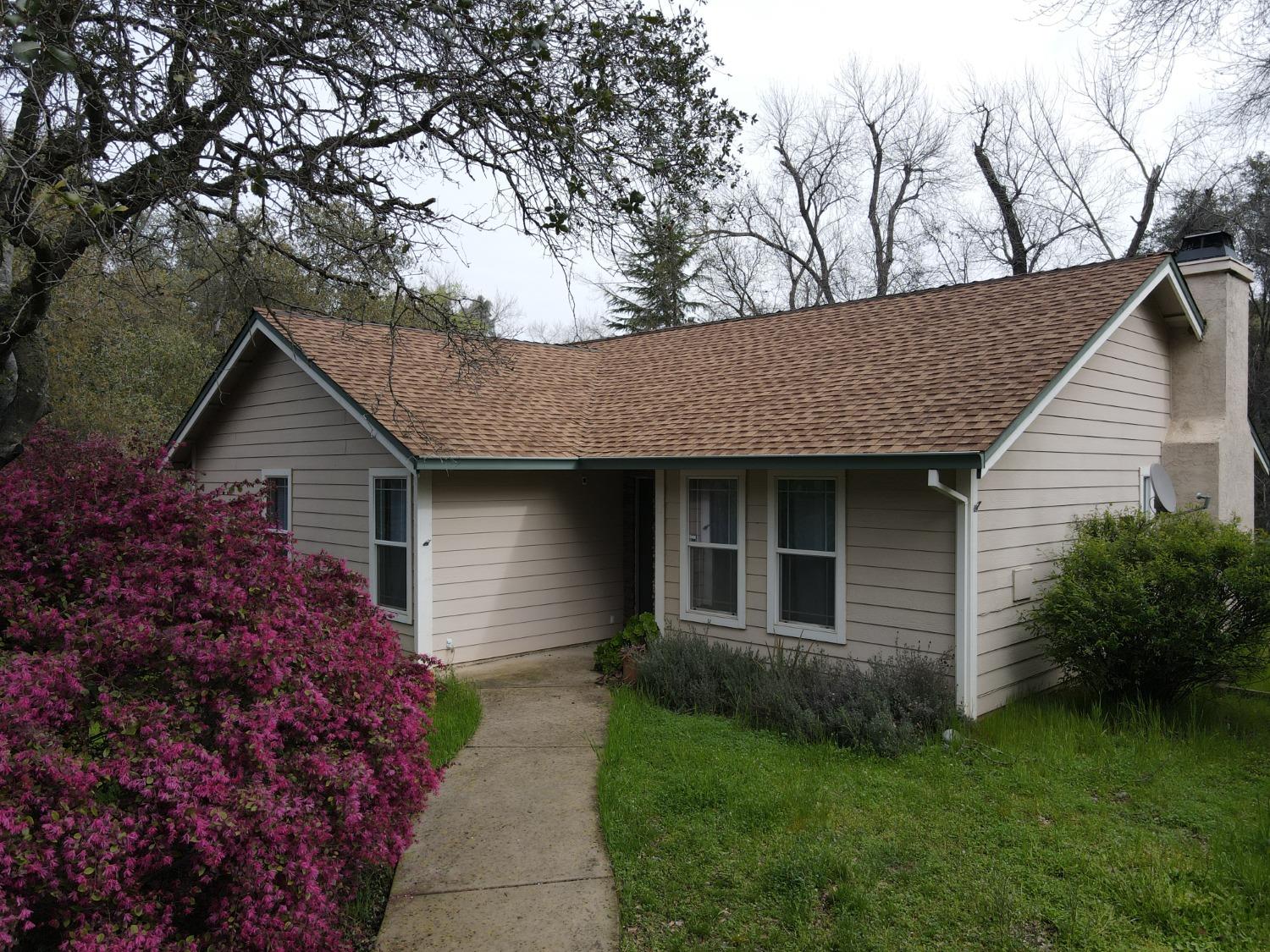 6705 Ravine Court Newcastle, CA 95658 - Photo 6 of 15 a front view of house with a garden