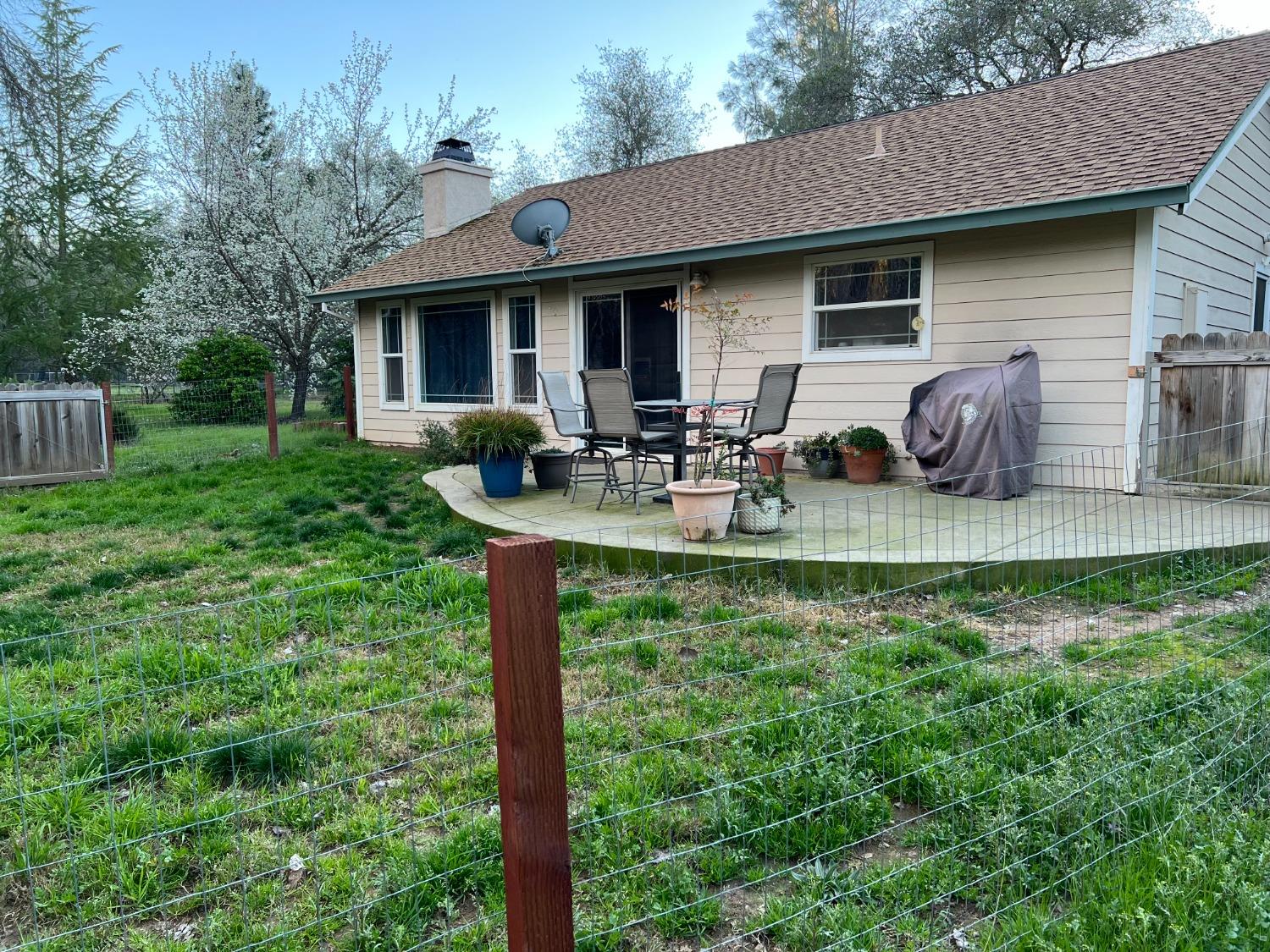 6705 Ravine Court Newcastle, CA 95658 - Photo 9 of 15 a view of a house with backyard sitting area and garden