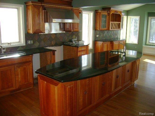 60731 Eyster Road Rochester, MI 48306 - Photo 7 of 21 Kitchen 1.jpg