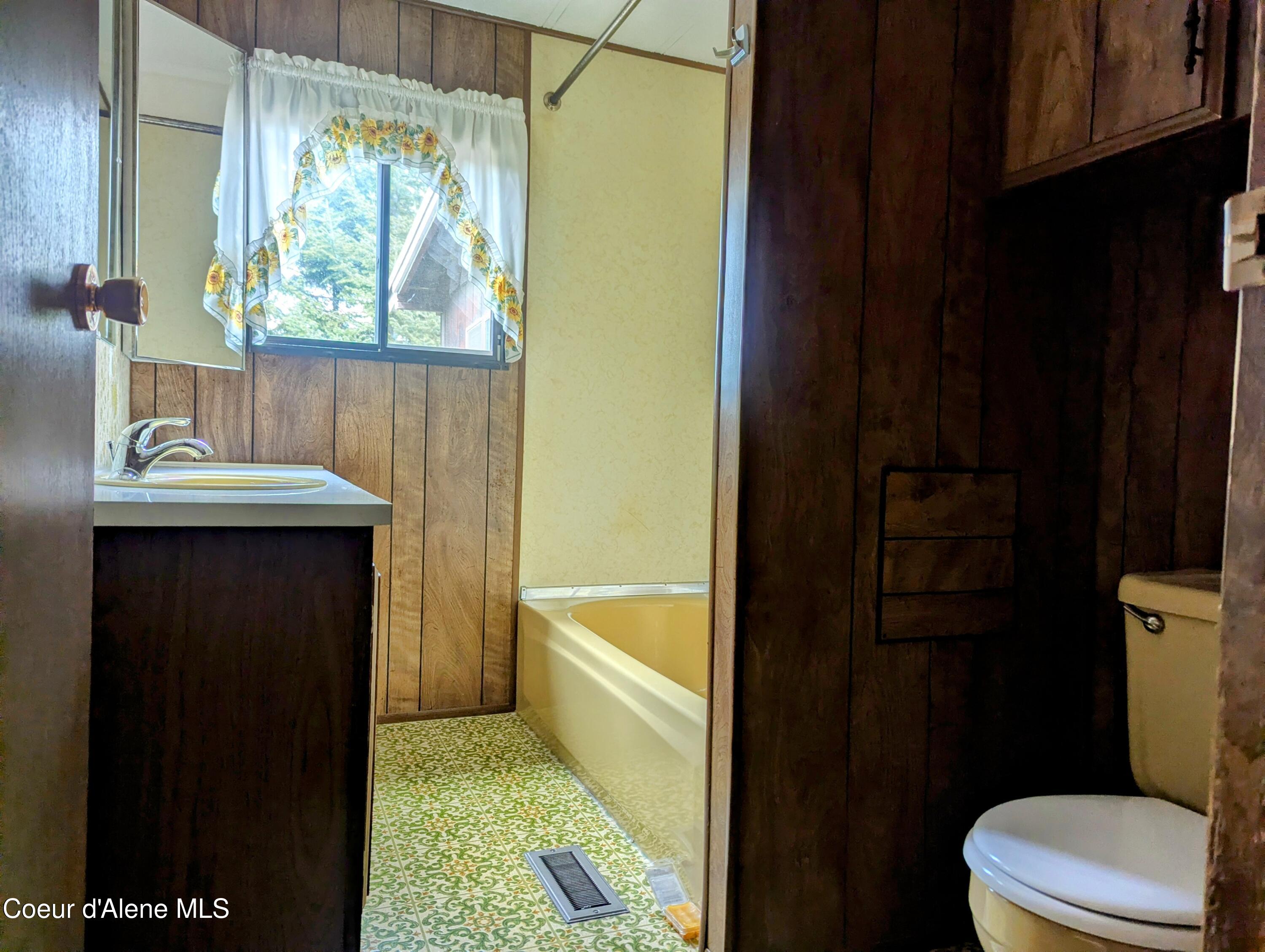 400 Sunset Street Fernwood, ID 83830 - Photo 23 of 30 Main Bath