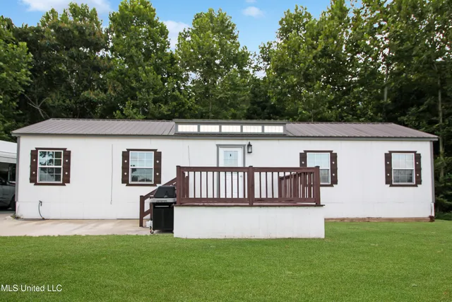 $550,000 | 317 Lakeview Drive, Yazoo City, MS 39194