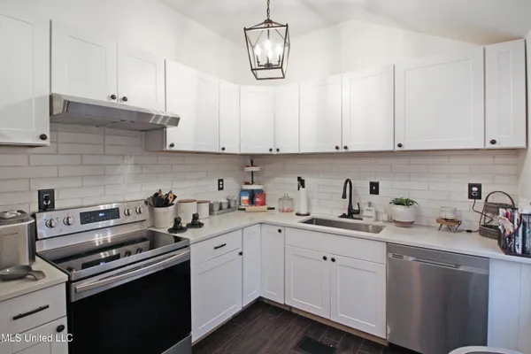 $550,000 | 317 Lakeview Drive, Yazoo City, MS 39194