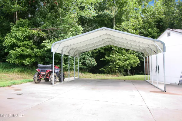 $550,000 | 317 Lakeview Drive, Yazoo City, MS 39194