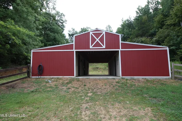 $550,000 | 317 Lakeview Drive, Yazoo City, MS 39194