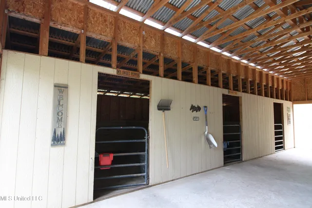 $550,000 | 317 Lakeview Drive, Yazoo City, MS 39194