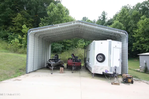 $550,000 | 317 Lakeview Drive, Yazoo City, MS 39194