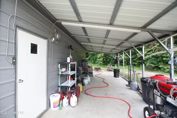 $550,000 | 317 Lakeview Drive, Yazoo City, MS 39194