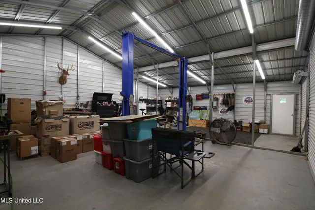 $550,000 | 317 Lakeview Drive, Yazoo City, MS 39194