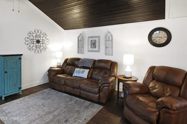 $550,000 | 317 Lakeview Drive, Yazoo City, MS 39194