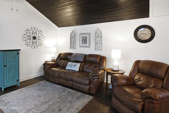 $550,000 | 317 Lakeview Drive, Yazoo City, MS 39194