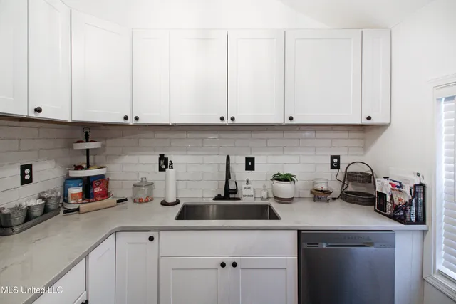 $550,000 | 317 Lakeview Drive, Yazoo City, MS 39194