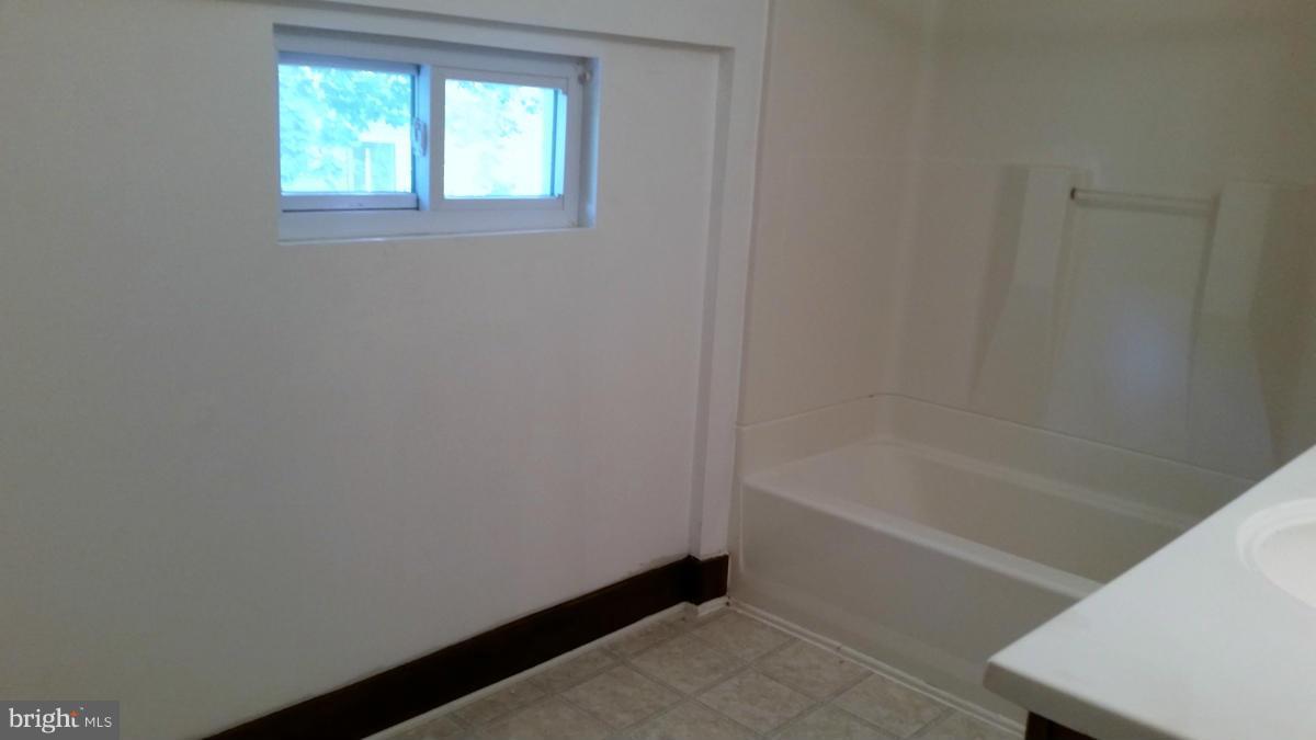 315 North Cranberry Road Westminster, MD 21157 - Photo 22 of 28 Bath