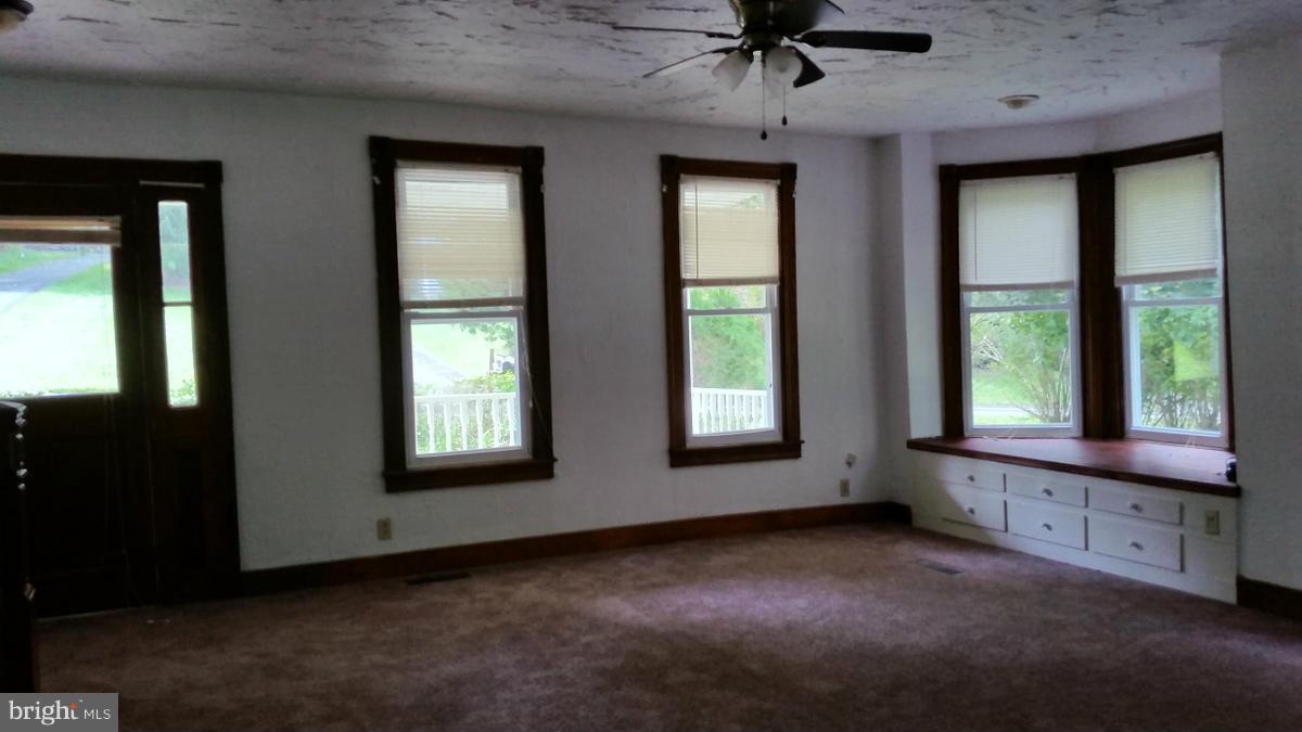 315 North Cranberry Road Westminster, MD 21157 - Photo 10 of 28 Living Room