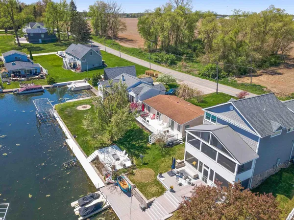 $365,000 | 10454 North 800 East, Syracuse, IN 46567