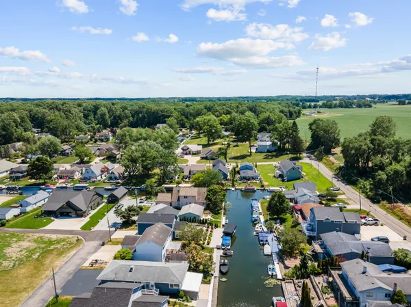 $365,000 | 10454 North 800 East, Syracuse, IN 46567