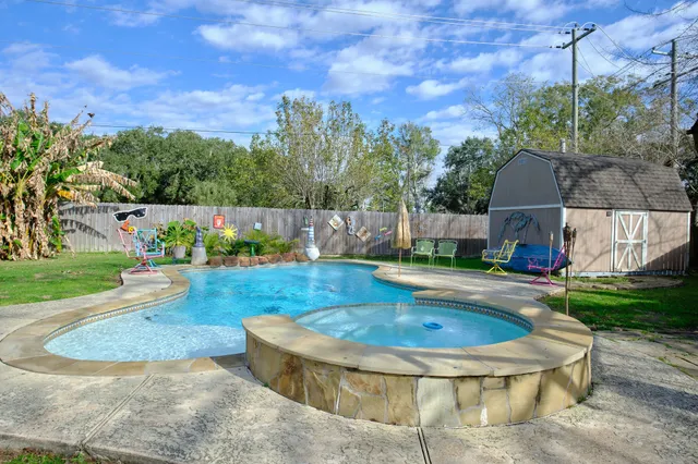 a view of a fountain in front of a house
