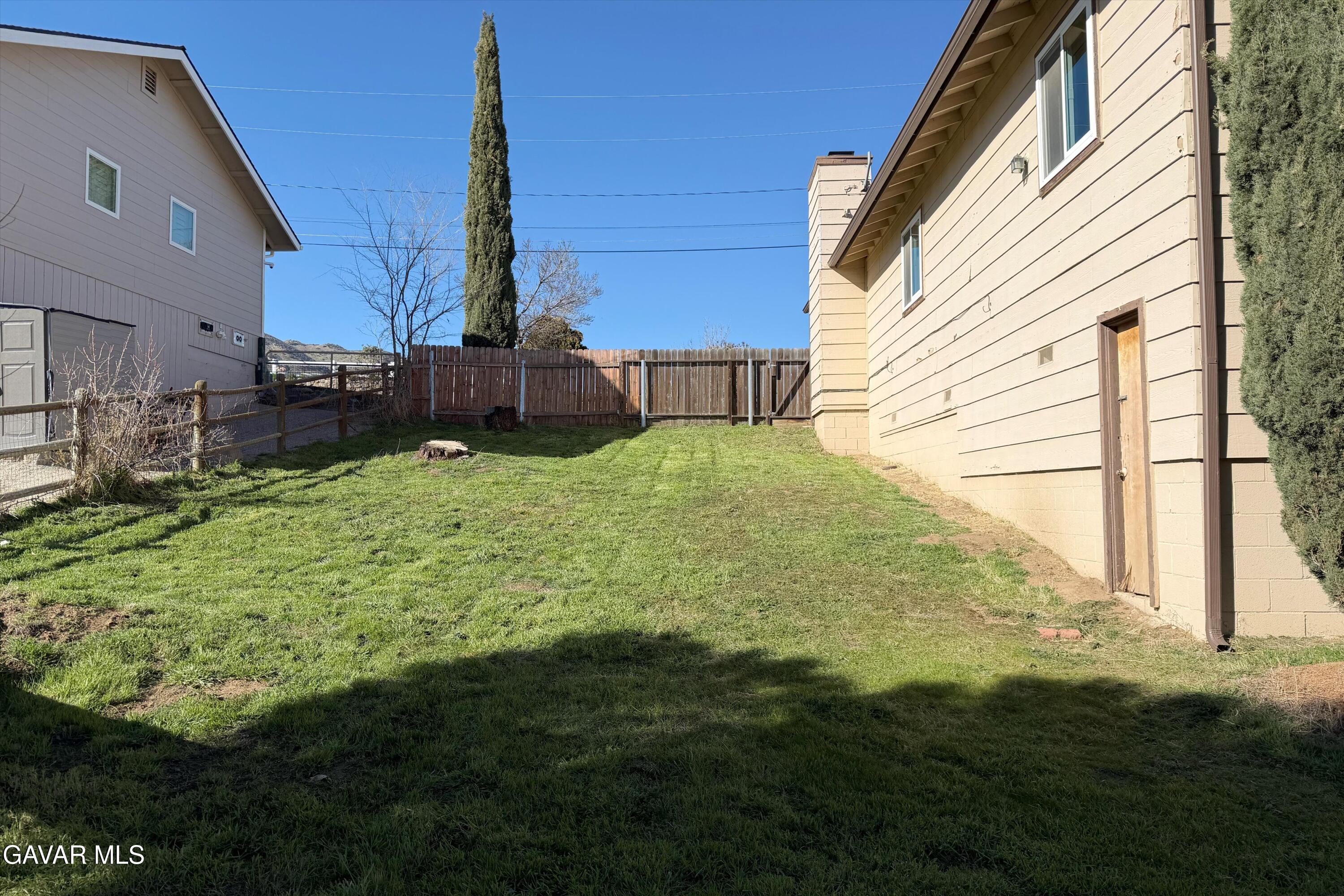 20812 Quail Springs Road Tehachapi, CA 93561 - Photo 30 of 30 side yard