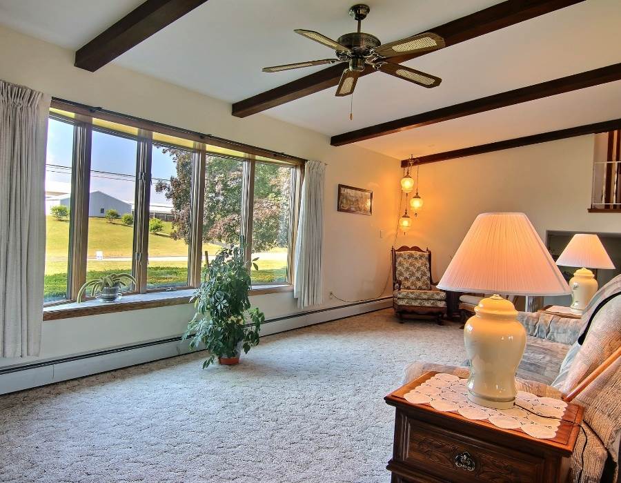 14851 Freeport Road Durand, IL 61024 - Photo 4 of 25 a living room with furniture