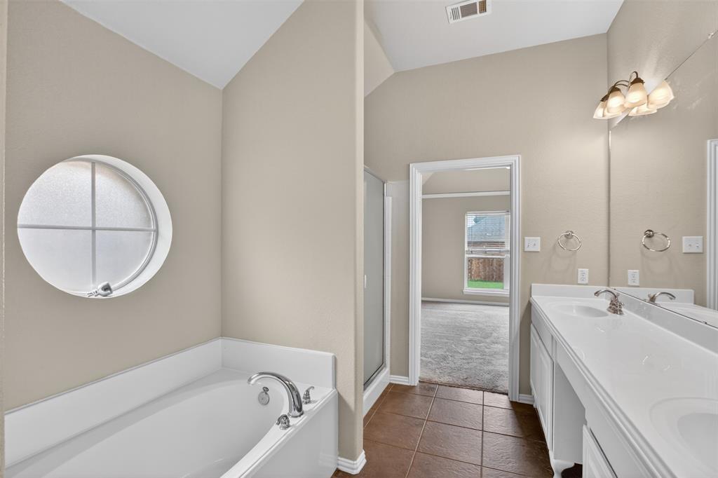 8208 Riversprings Drive Fort Worth, TX 76053 - Photo 17 of 26 a bathroom with a tub a sink and a mirror