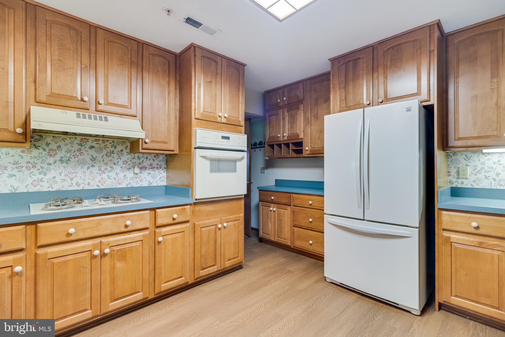 44087 Granite Way California, MD 20619 - Photo 8 of 49 Solid wood cabinetry