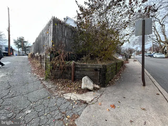 $220,000 | 7502 Parkview Road, Upper Darby, PA 19082