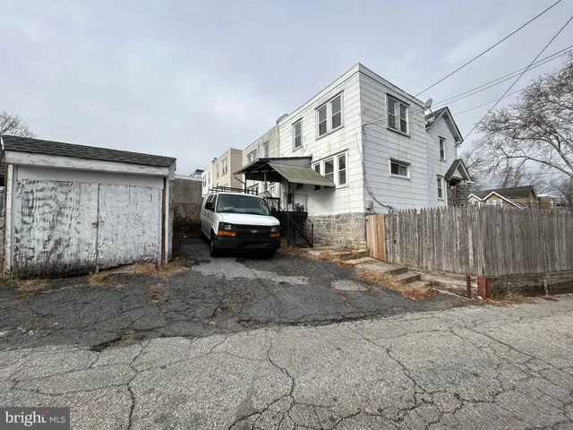 $220,000 | 7502 Parkview Road, Upper Darby, PA 19082