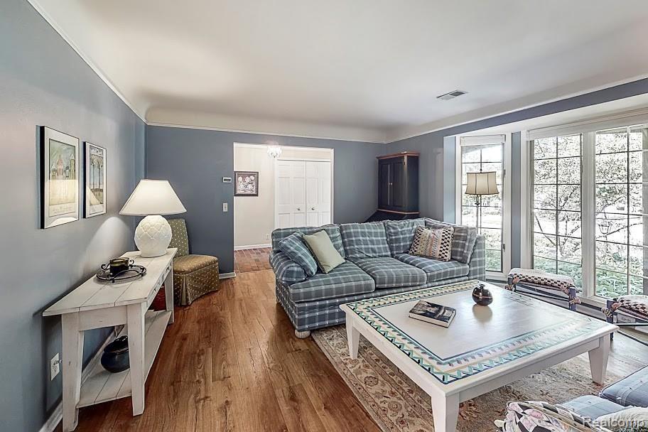 7838 Perry Lake Road Clarkston, MI 48348 - Photo 11 of 49 MainLiving1a.jpg