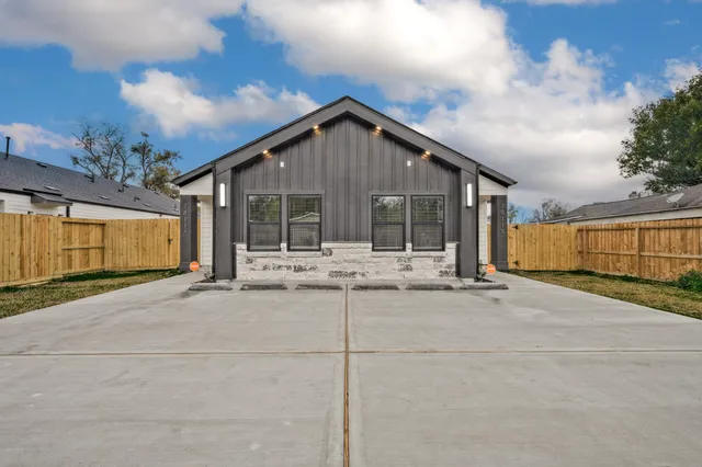 $2,100 | 7811 Sandra Street, Unit B, Houston, TX 77016