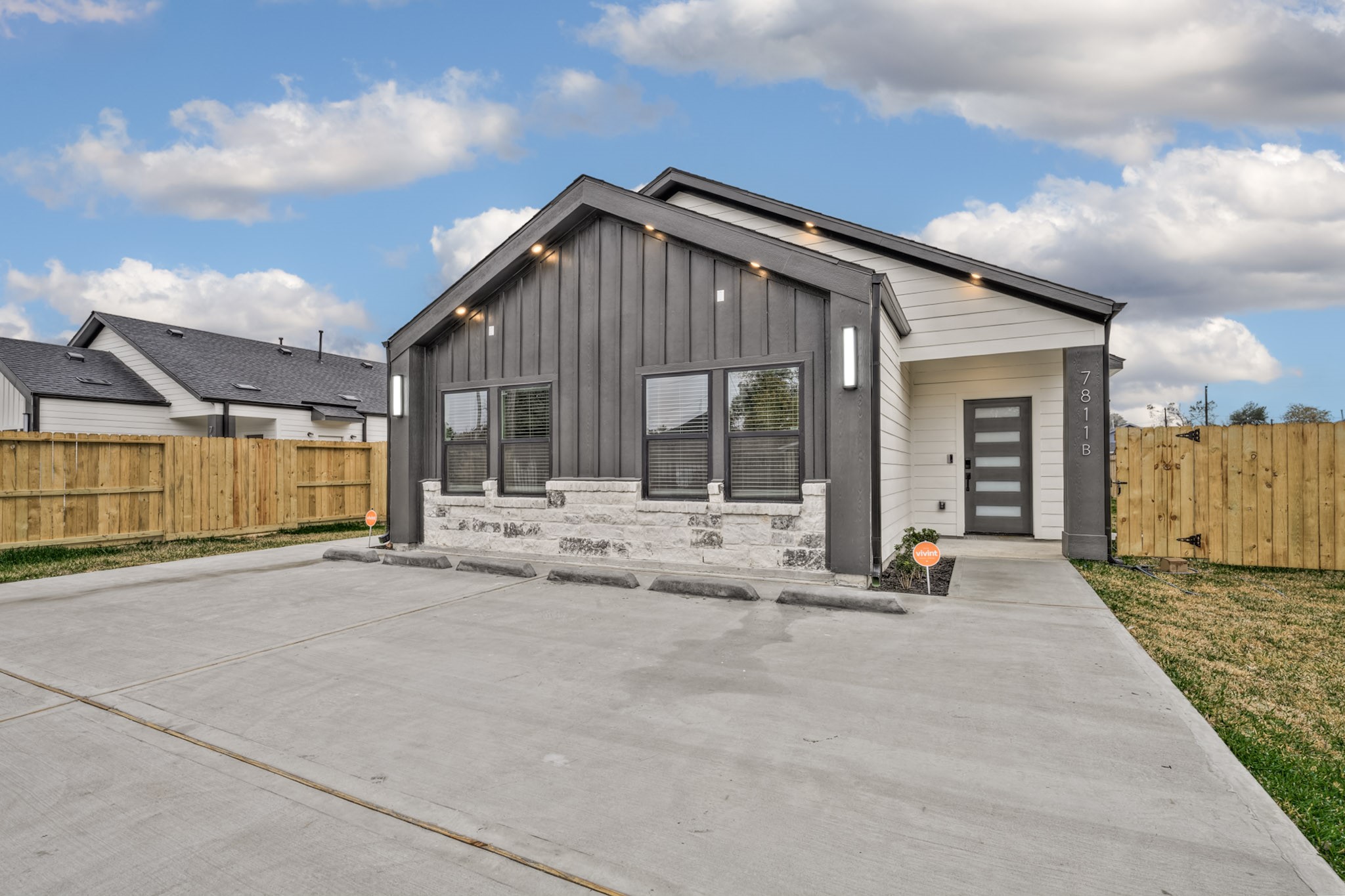 7811 Sandra Street, Unit B Houston, TX 77016 - Photo 3 of 16