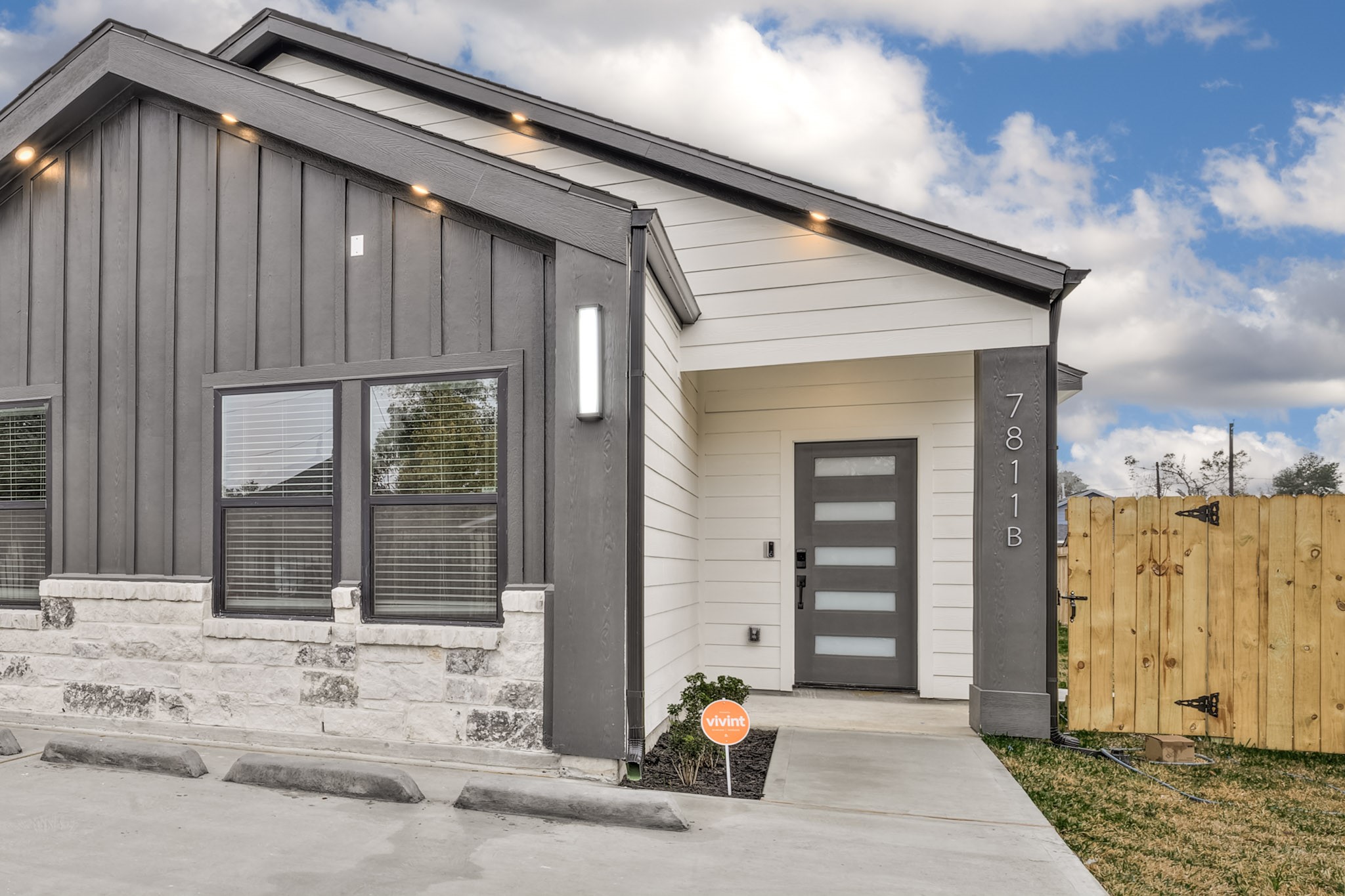 7811 Sandra Street, Unit B Houston, TX 77016 - Photo 4 of 16