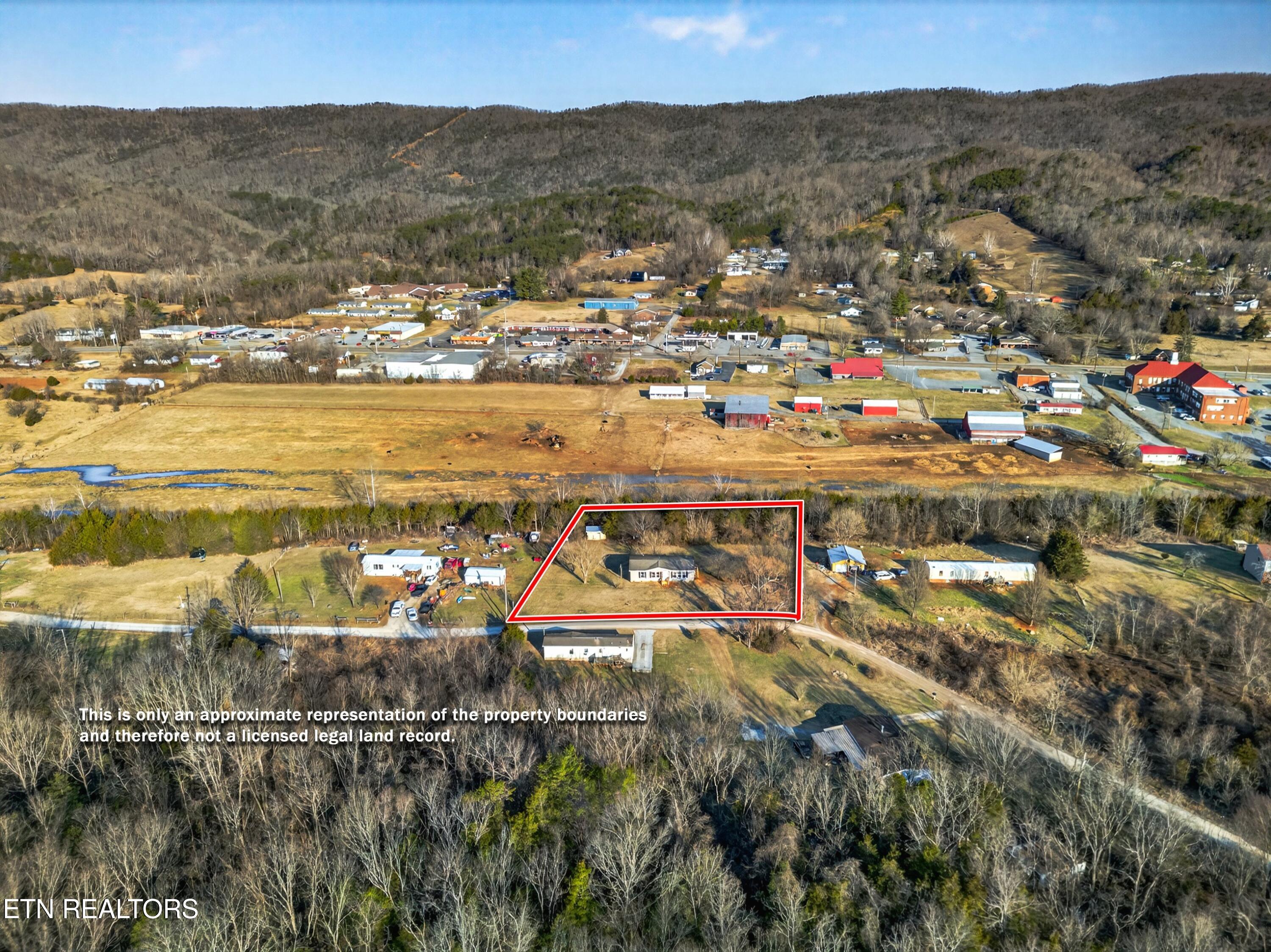 238 Overlook Lane Rutledge, TN 37861 - Photo 3 of 26 004-238OverlookLane-Rutledge-TN-37861-SM