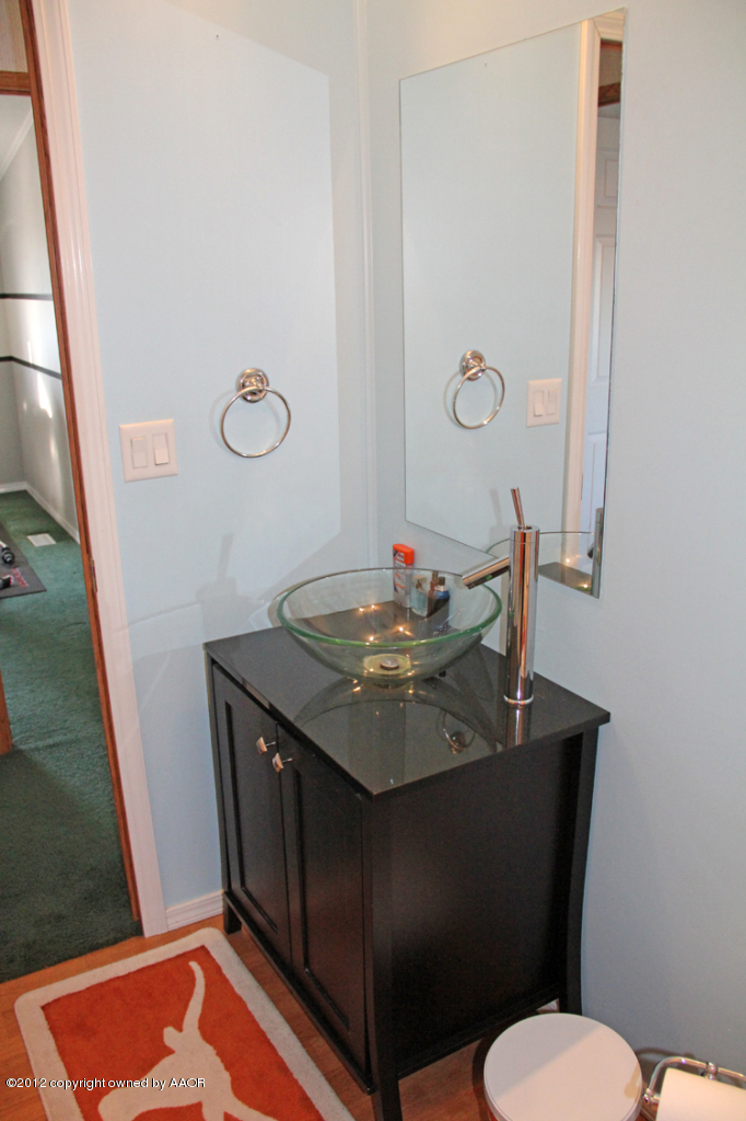 7500 Brickplant Road Amarillo, TX 79124 - Photo 22 of 36 Main Bath Vanity