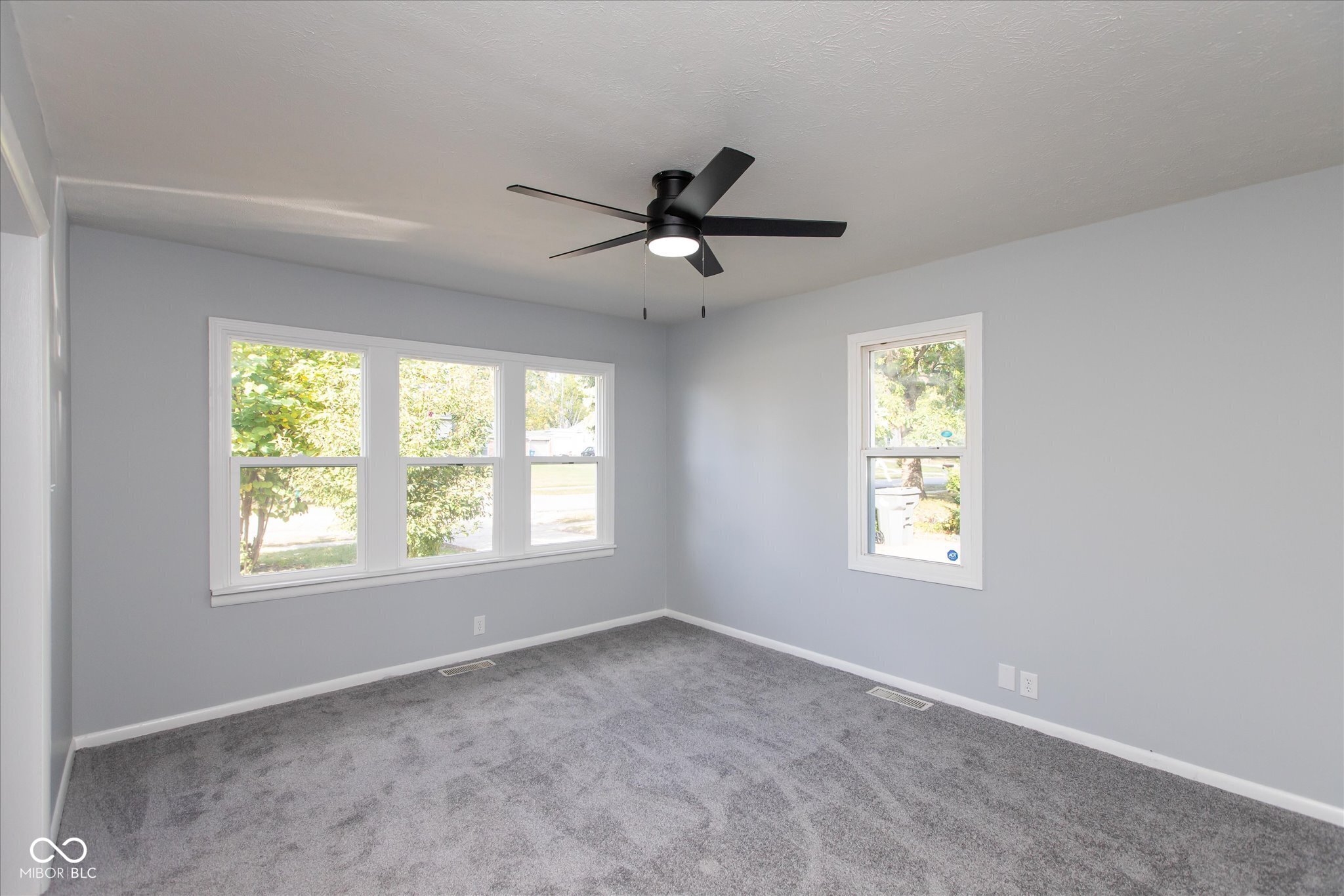 55 North Devon Avenue Indianapolis, IN 46219 - Photo 2 of 21