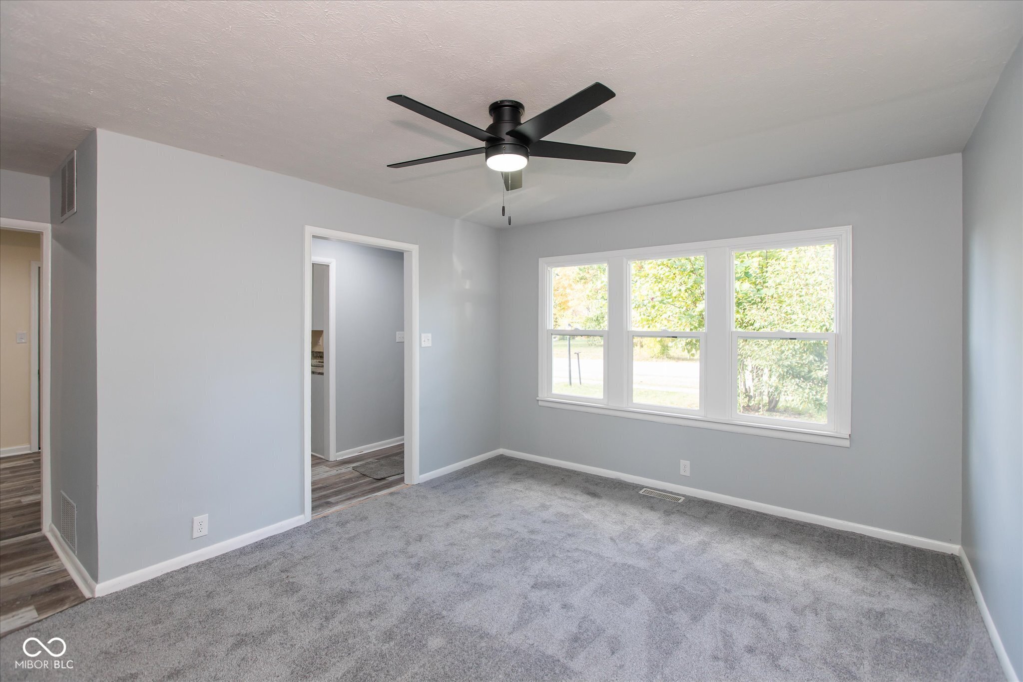 55 North Devon Avenue Indianapolis, IN 46219 - Photo 3 of 21