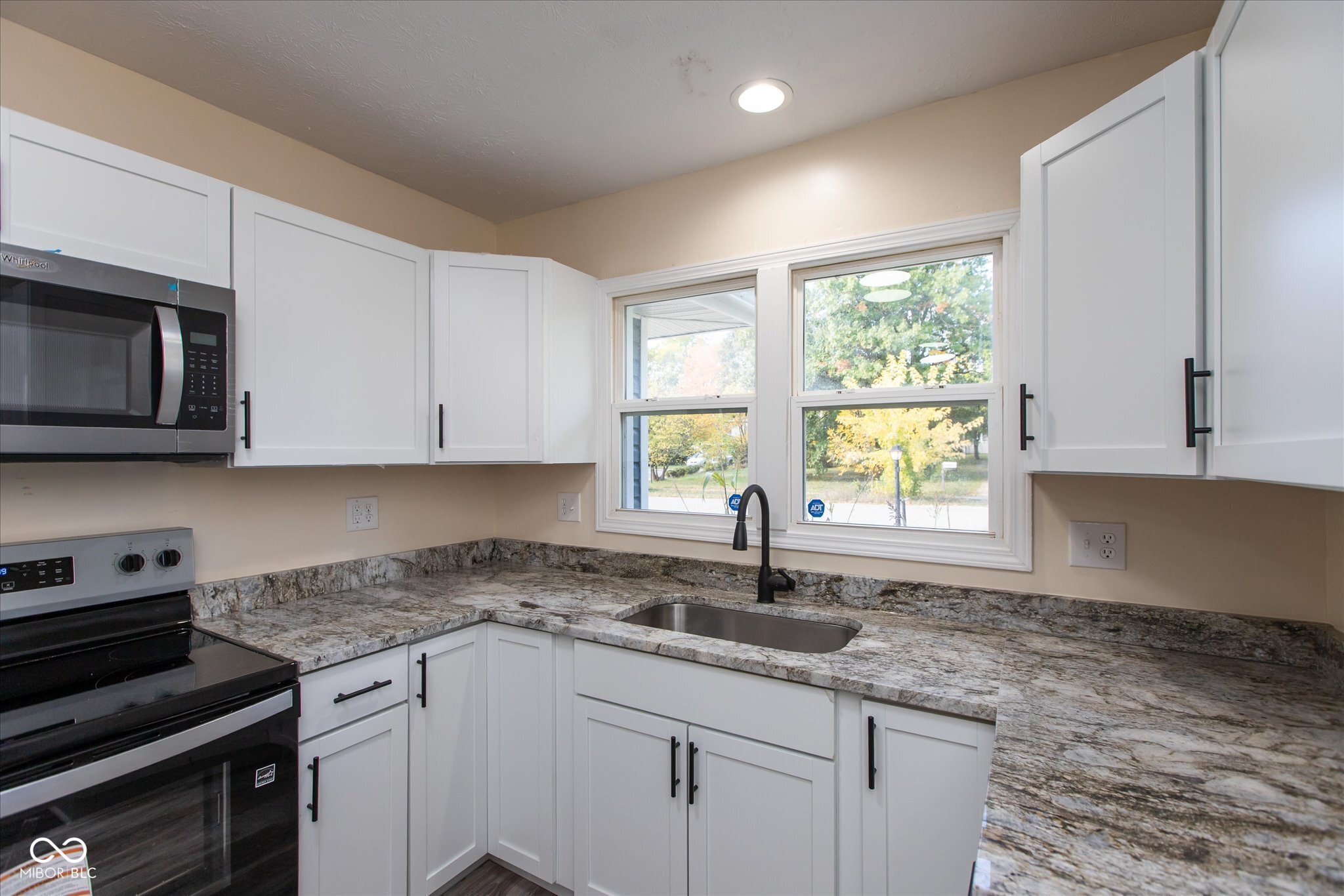 55 North Devon Avenue Indianapolis, IN 46219 - Photo 5 of 21