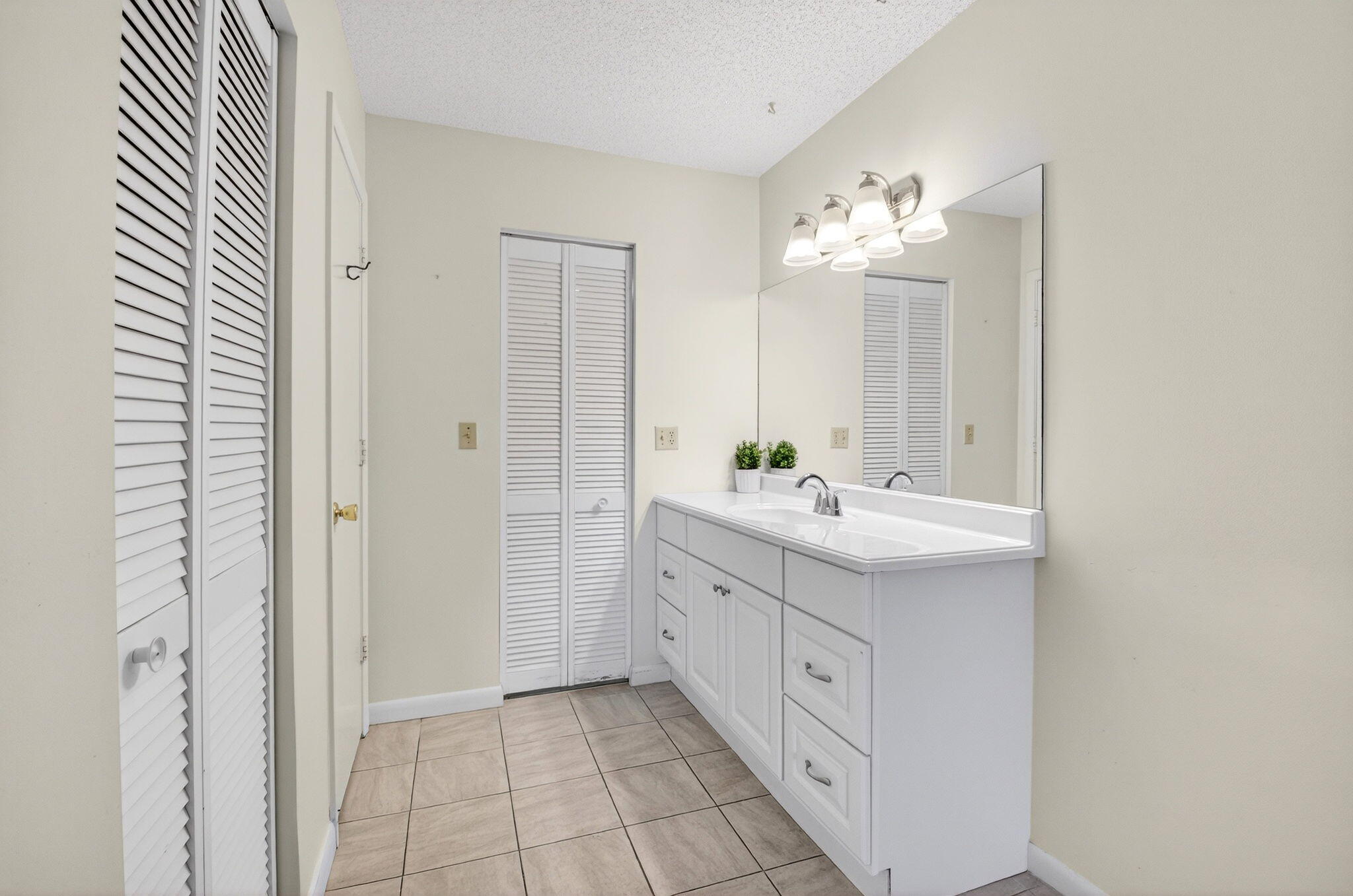 2840 Southwest 13th Street, Unit 103 Delray Beach, FL 33445 - Photo 26 of 72 22-web-or-mls-DSC_4632