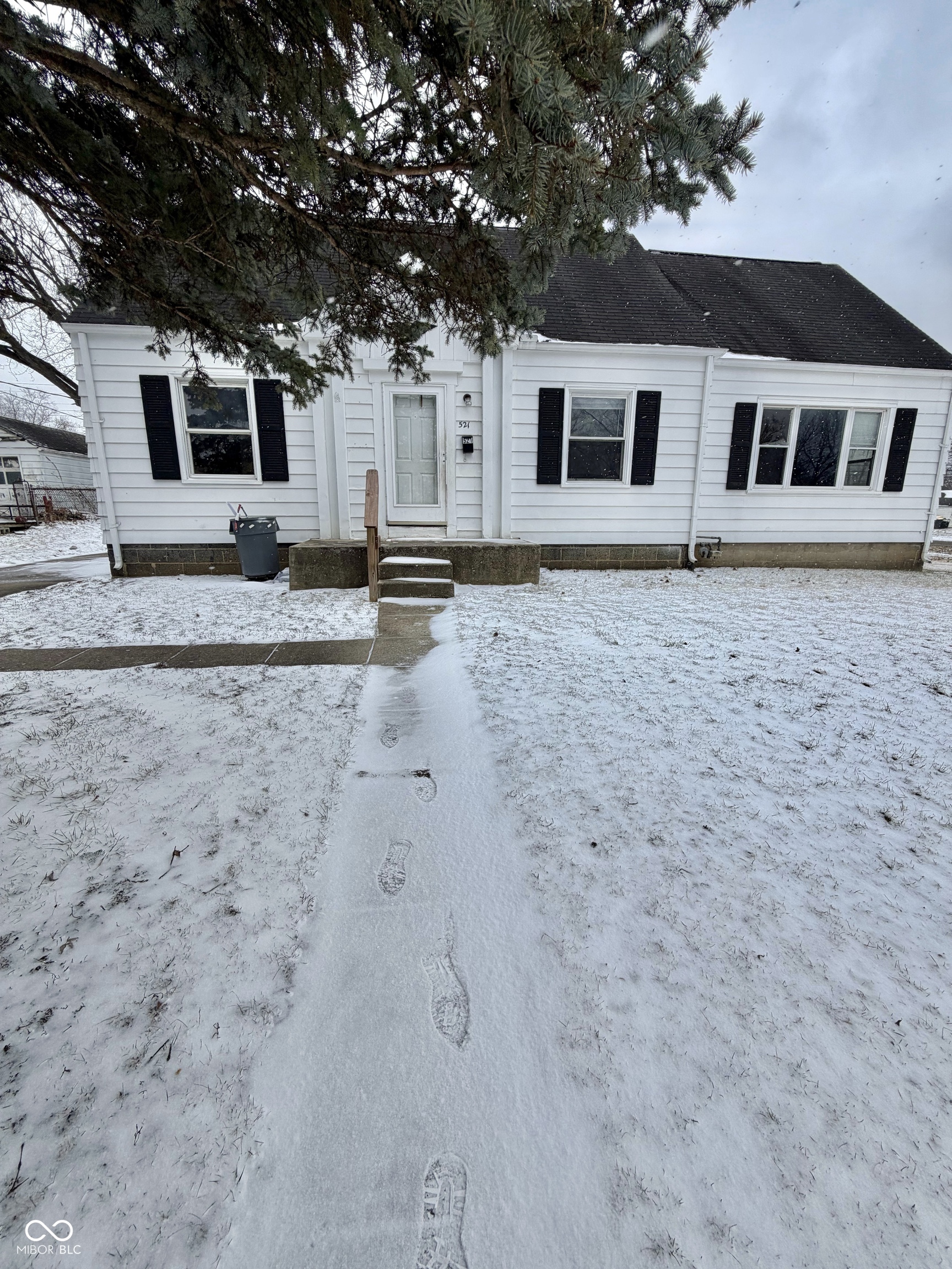 521 West 37th Street Anderson, IN 46013 - Photo 2 of 24