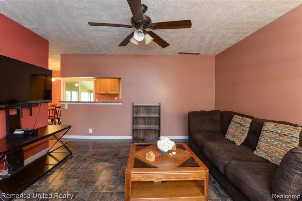 9500 Denton Hill Road Fenton, MI 48430 - Photo 6 of 29 Gallery Image 6