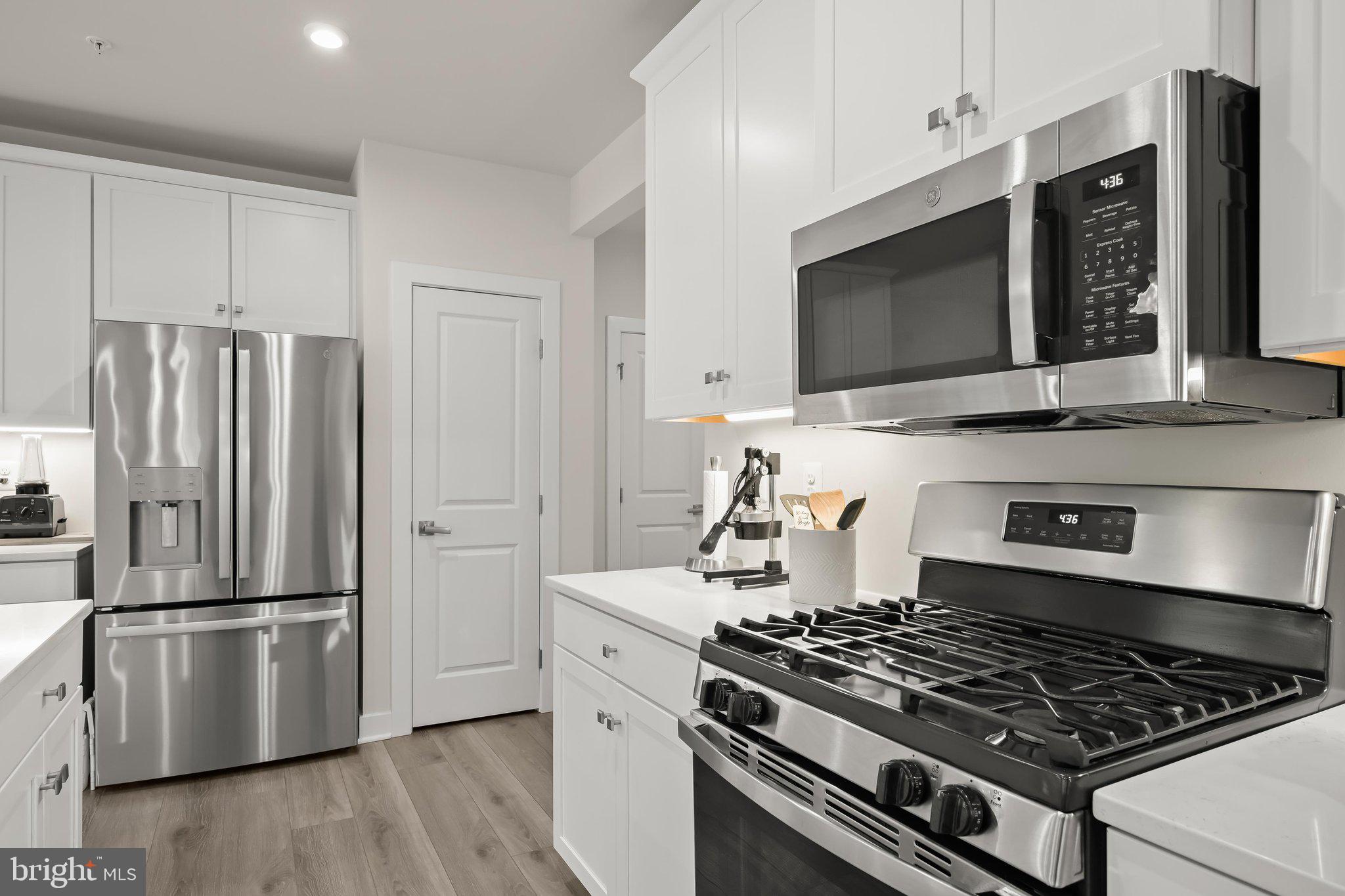 10401 Resort Road, Unit L Ellicott City, MD 21042 - Photo 11 of 31 Stainless steel appliances