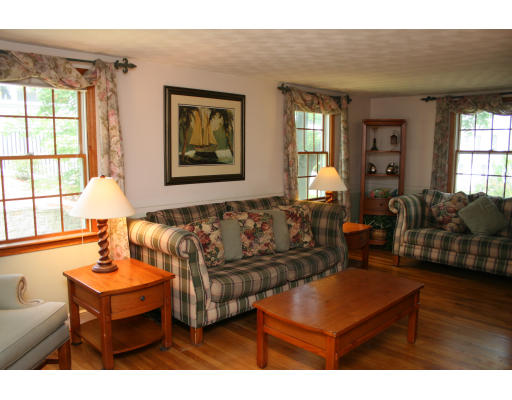 5 Richardson Road Stoneham, MA 02180 - Photo 3 of 30 Gallery Image 3