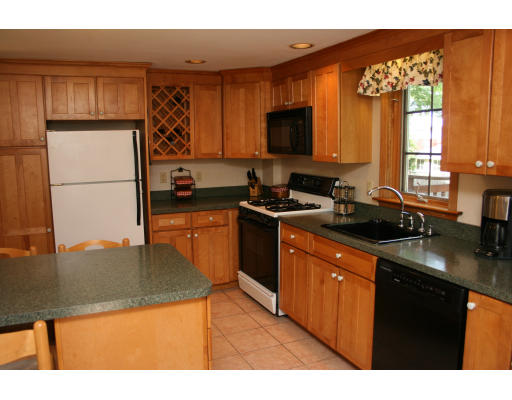 5 Richardson Road Stoneham, MA 02180 - Photo 7 of 30 Gallery Image 7