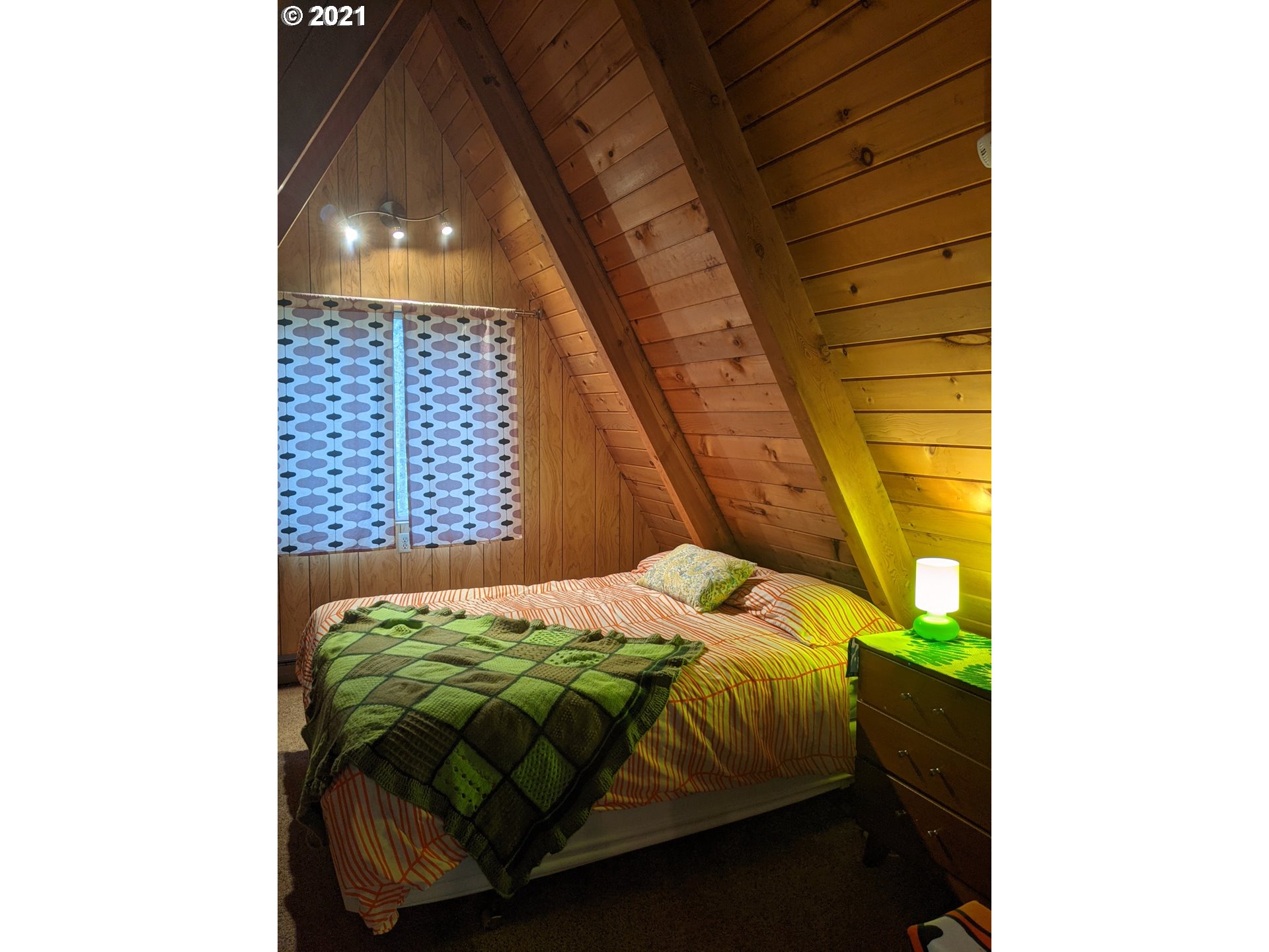 75893 East Road 28 Rhododendron, OR 97049 - Photo 18 of 28 a bedroom with a bed and a window