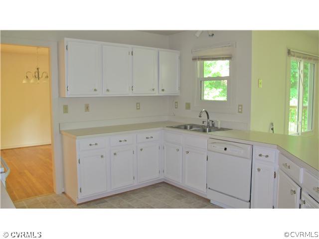 5812 Spinnaker Cove Road Midlothian, VA 23112 - Photo 3 of 7 Kitchen - Kitchen with breakfast nook that flows t