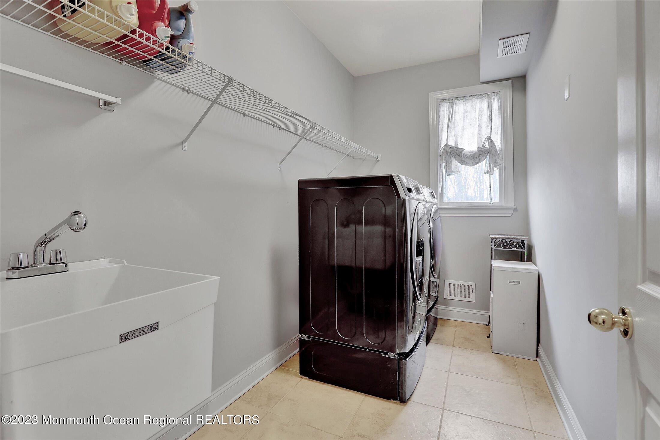 83 Buckley Road Marlboro, NJ 07746 - Photo 29 of 62 Laundry room